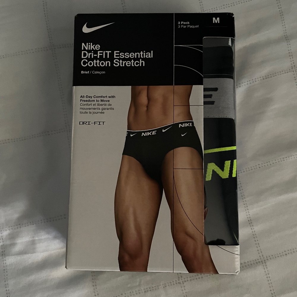 Calvin Klein men’s medium briefs